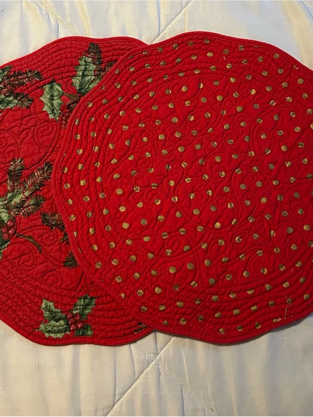 Set of 4 Christmas Quilted Placemats Red Holly Berry Pine Reversible Gold Dot